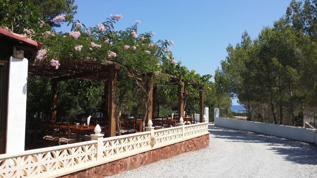 Hostal Restaurante Pou Des Lleo Сан Карлос Екстериор снимка